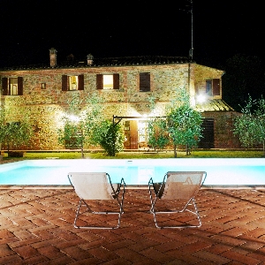 Luxury villa in Toscana ></noscript>
                                                        <span class=