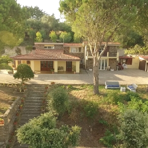 PREGEVOLE VILLA IN CAMPAGNA DI 200 mq A SANTA MARINELLA (Rm) MAGNIFICA VISTA MARE  E COLLINE; TERRENO DI 10800 mq, PISCINA, BOSCO DI QUERCE,ULIVETO,VIGNETO E ALBERI DA FRUTTA. POSSIBILITA’ DI REALIZZARE UNA STRUTTURA RICETTIVA  O  PICCOLA AZIENDA AGRICOLO/RICETTIVA></noscript>
                                                        <span class=